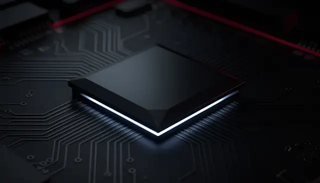 Chip de processador angular de metal preto sobre placa de circuito escura